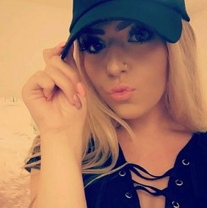 Meet your Posher, Charlize